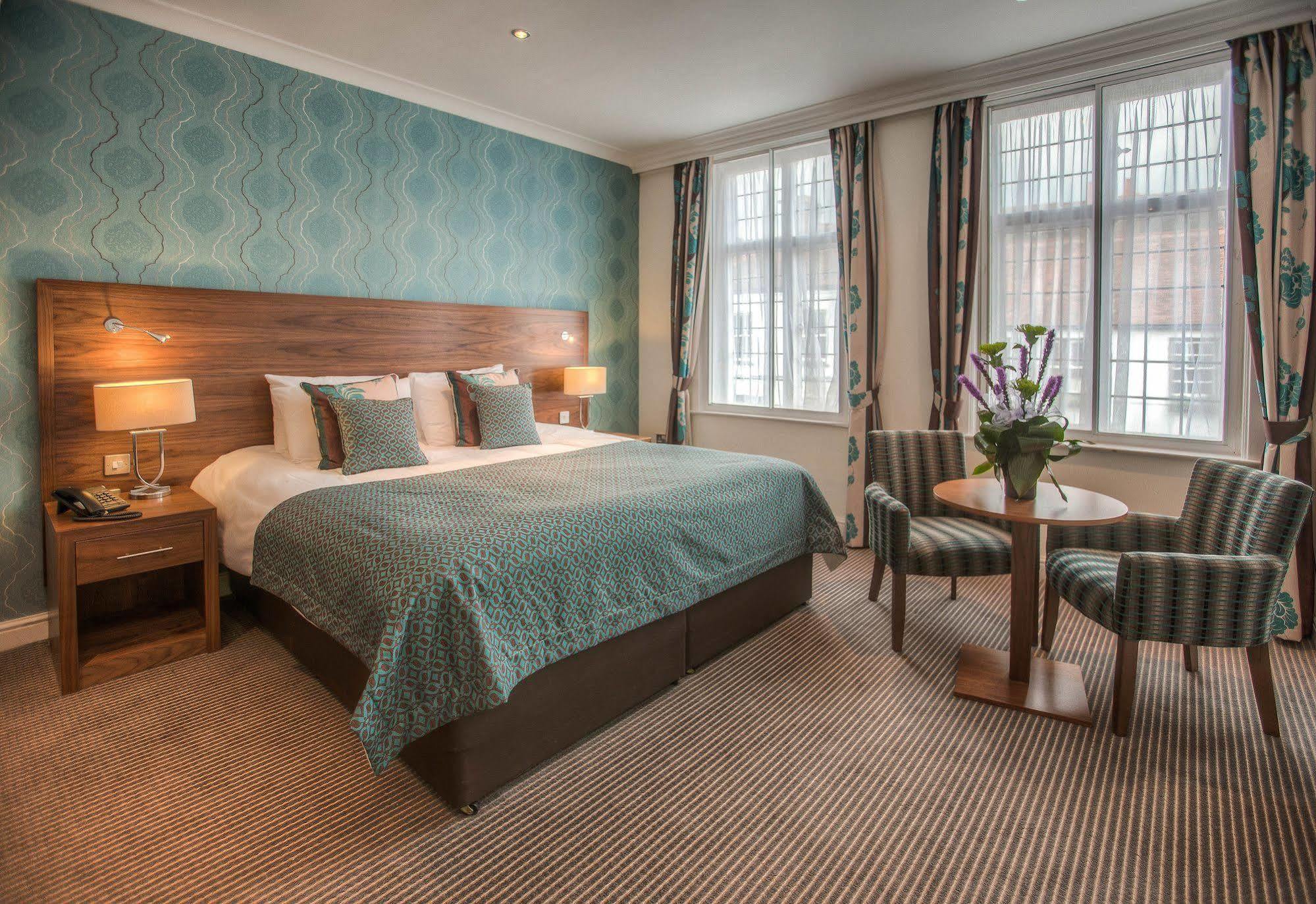 โรงแรมเดอะโบลีน Staines-upon-Thames ภายนอก รูปภาพ