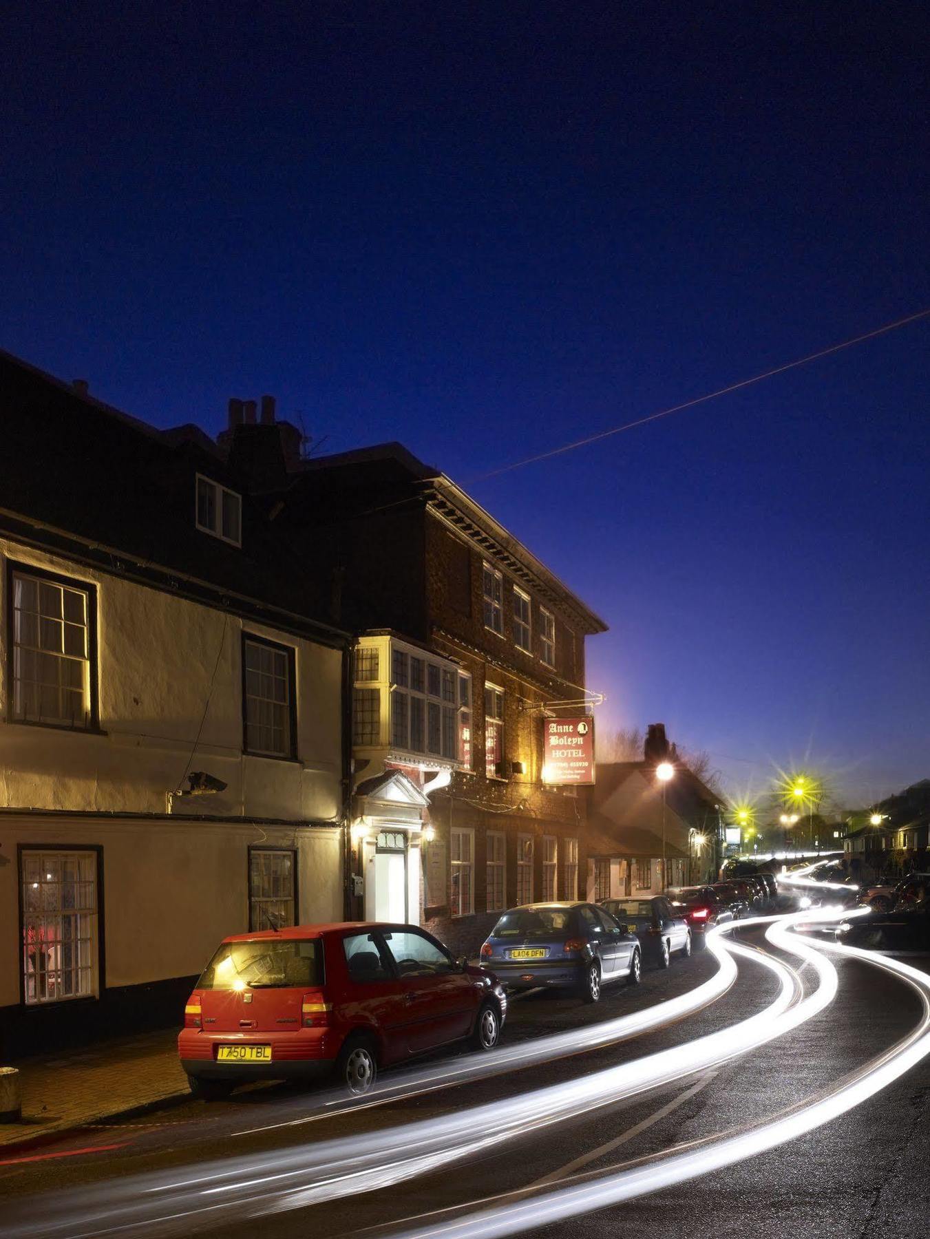 โรงแรมเดอะโบลีน Staines-upon-Thames ภายนอก รูปภาพ
